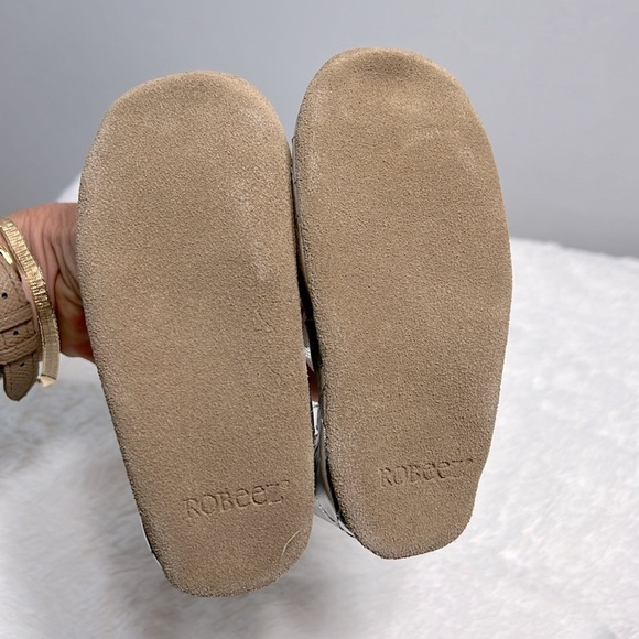 Robeez Girl's Winnie Silver Shoes size 18-24 mos New! - Picture 5 of 7